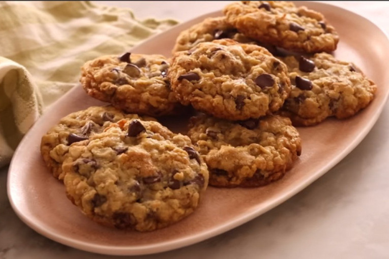 Recept dana: Ovseni keksići sa čokoladom su hrskavi spolja, a mekani iznutra i zbog njih će se komšije odmah najaviti da dolaze na kafu