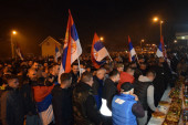 Više hiljada ljudi u Meljaku dočekalo Srbe koji pešače sa Kosova i Metohije ka Novom Sadu! (FOTO)