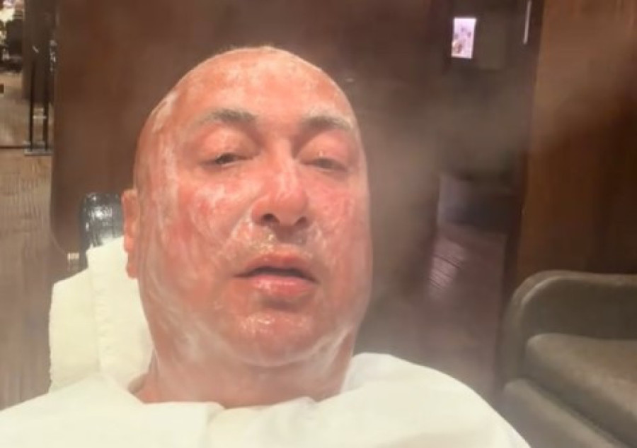 Raščupana i bez trunke šminke: Kaća Lazić u skroz opuštenom izdanju uživa u Brestaču (FOTO)