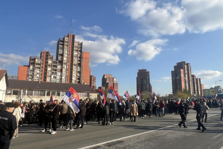 Veličanstven doček za Srbe sa KiM! Ispred Skupštine okupilo se 50.000 ljudi: "Hvala braći što su uvek uz Srbiju i Vučića" (FOTO/VIDEO)