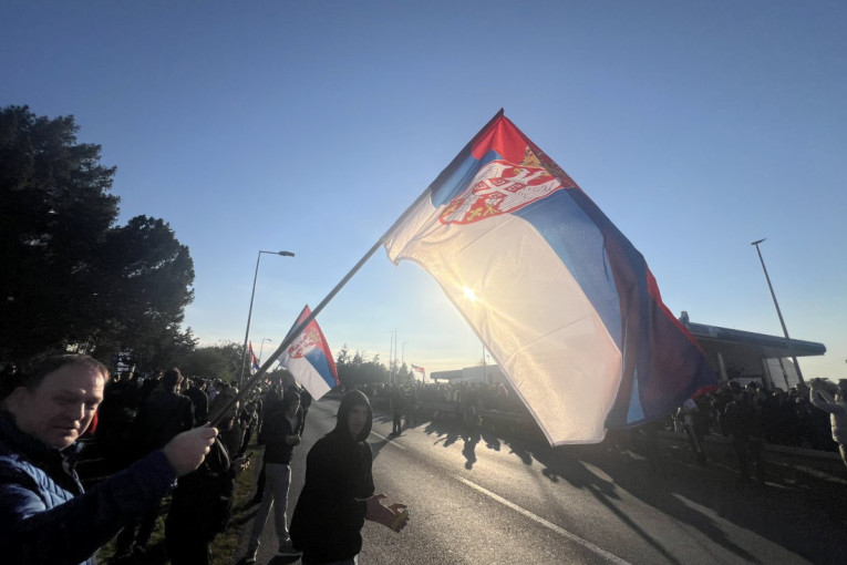 Veličanstven doček za Srbe sa KiM! Ispred Skupštine okupilo se 50.000 ljudi: "Hvala braći što su uvek uz Srbiju i Vučića" (FOTO/VIDEO)