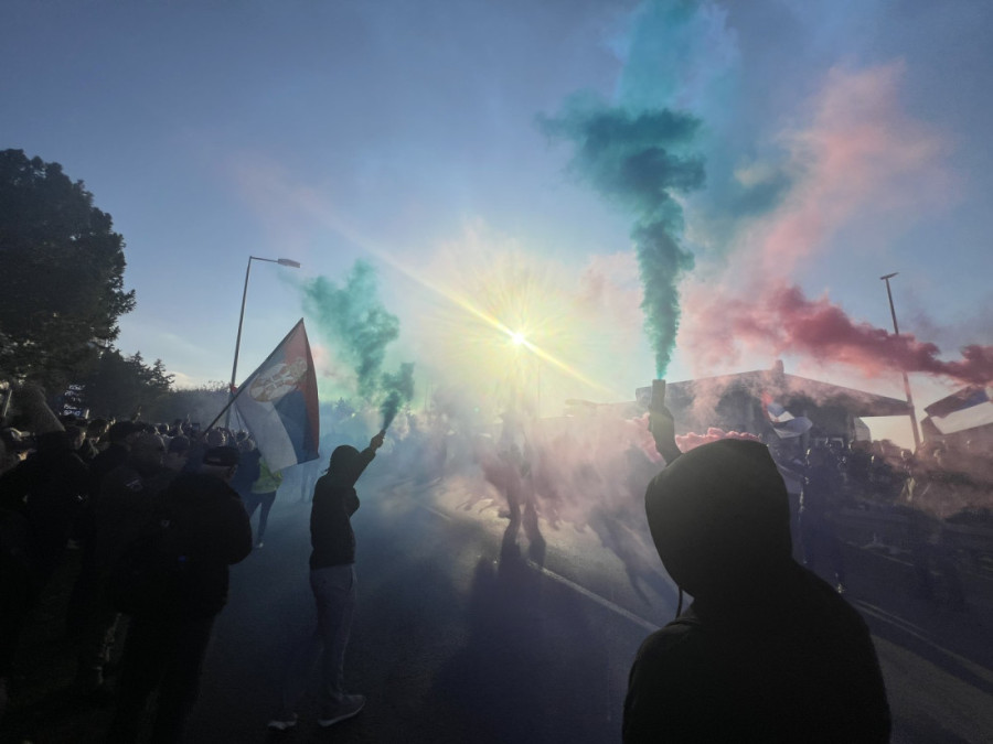 Veličanstven doček za Srbe sa KiM! Ispred Skupštine okupilo se 50.000 ljudi: "Hvala braći što su uvek uz Srbiju i Vučića" (FOTO/VIDEO)