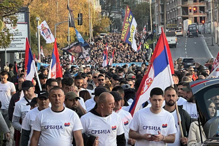 Veličanstven doček za Srbe sa KiM! Ispred Skupštine okupilo se 50.000 ljudi: "Hvala braći što su uvek uz Srbiju i Vučića" (FOTO/VIDEO)