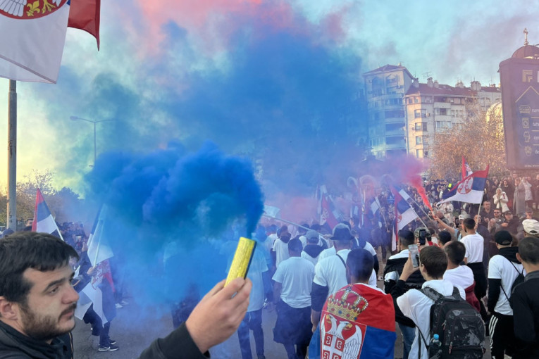Veličanstven doček za Srbe sa KiM! Ispred Skupštine okupilo se 50.000 ljudi: "Hvala braći što su uvek uz Srbiju i Vučića" (FOTO/VIDEO)