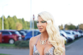 Od glave do pete u dolarima! Jelena Karleuša oduševila izgledom na snimanju "Pinkovih zvezda"