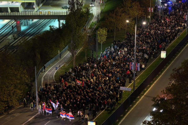 Veličanstven doček za Srbe sa KiM! Ispred Skupštine okupilo se 50.000 ljudi: "Hvala braći što su uvek uz Srbiju i Vučića" (FOTO/VIDEO)