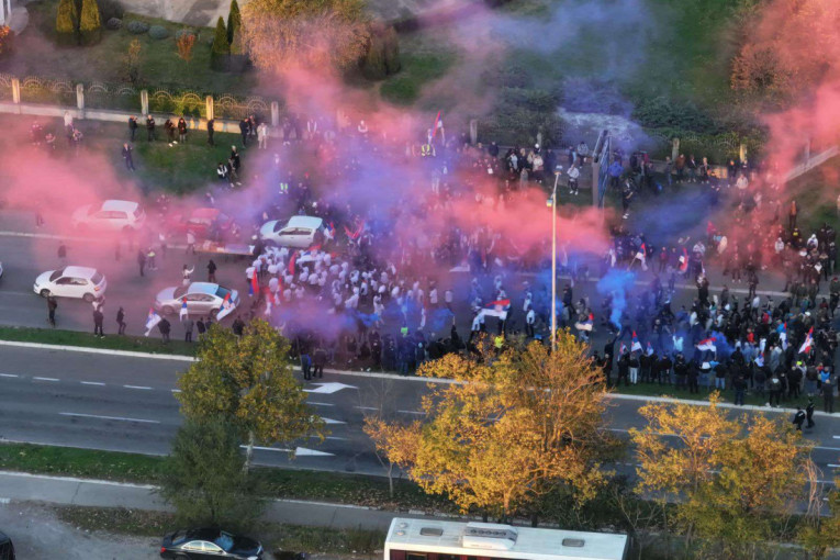 Veličanstveni snimci iz drona: Srbi sa Kosmeta pešače ka Skupštini, slika jedinstva i ponosa (FOTO/VIDEO)