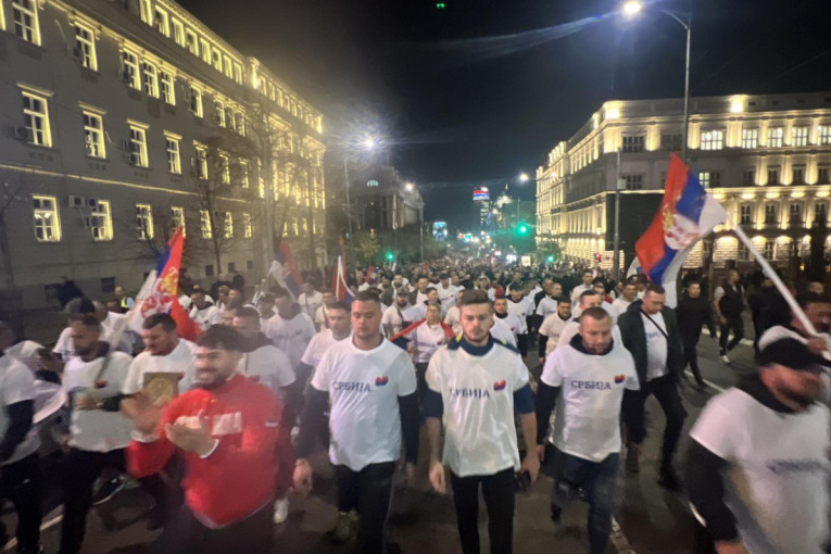 Oglasio se MUP: Evo koliko je ljudi bilo ispred Skupštine!