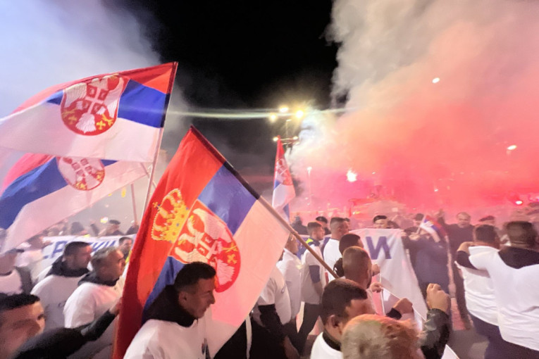 Veličanstven doček za Srbe sa KiM! Ispred Skupštine okupilo se 50.000 ljudi: "Hvala braći što su uvek uz Srbiju i Vučića" (FOTO/VIDEO)