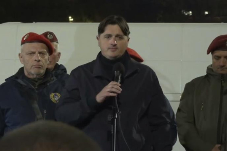 Veličanstven doček za Srbe sa KiM! Ispred Skupštine okupilo se 50.000 ljudi: "Hvala braći što su uvek uz Srbiju i Vučića" (FOTO/VIDEO)