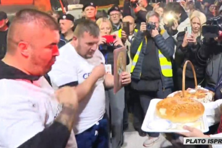 Veličanstven doček za Srbe sa KiM! Ispred Skupštine okupilo se 50.000 ljudi: "Hvala braći što su uvek uz Srbiju i Vučića" (FOTO/VIDEO)