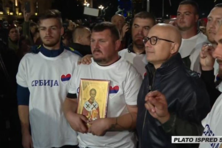 Veličanstven doček za Srbe sa KiM! Ispred Skupštine okupilo se 50.000 ljudi: "Hvala braći što su uvek uz Srbiju i Vučića" (FOTO/VIDEO)