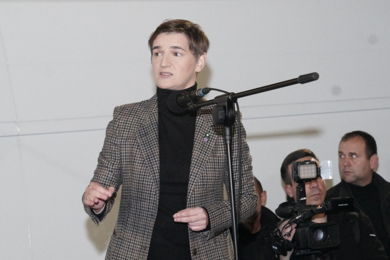 Brnabić: Mi ćemo da čuvamo mir i pozivamo na dijalog, nećemo mržnju koja se sipa u naše društvo