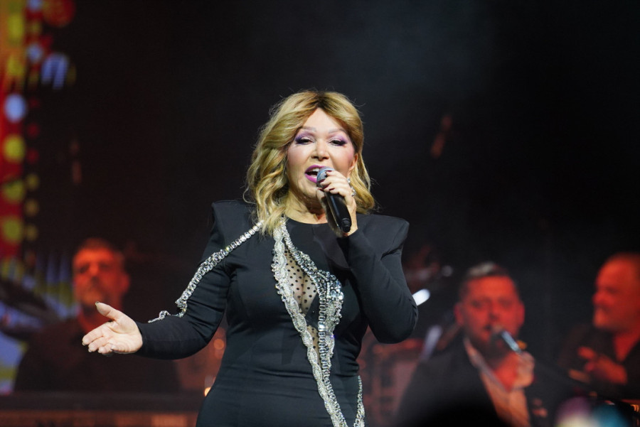 Otac Zorane Mićanović imao udes: Drama pred otvaranje pevačicinog salona