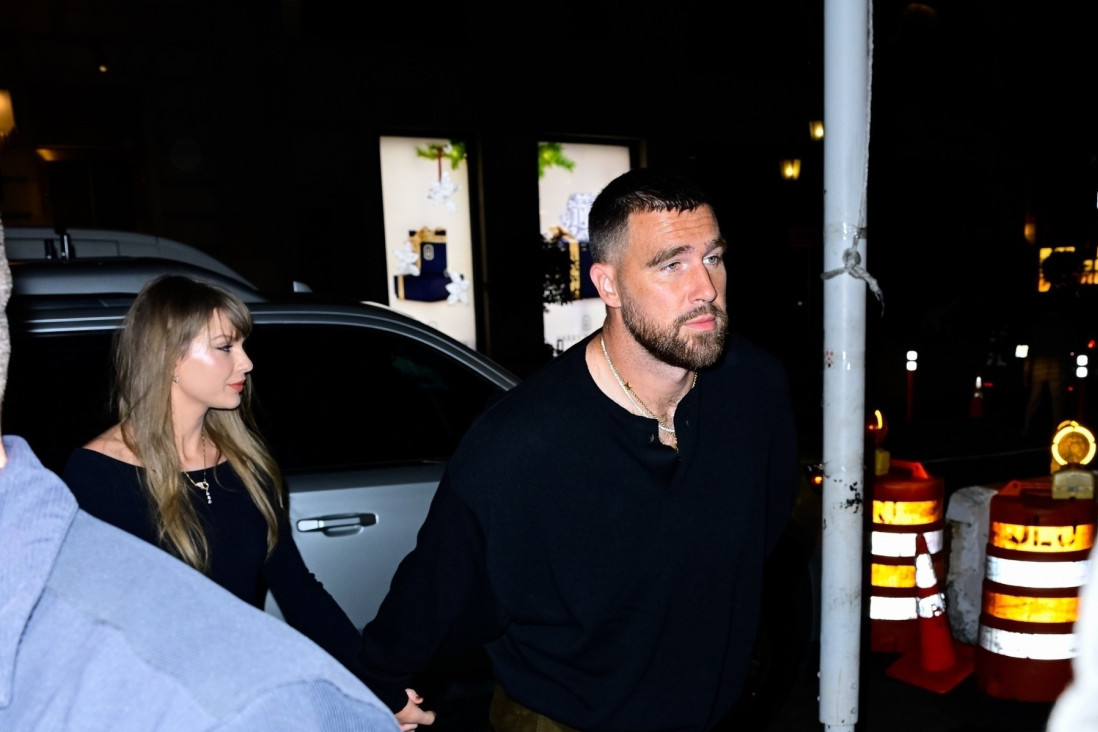 Tejlor Svift uslikana sa verenikom: Čvrsto se drže za ruke - cveta ljubav (PAPARACO)