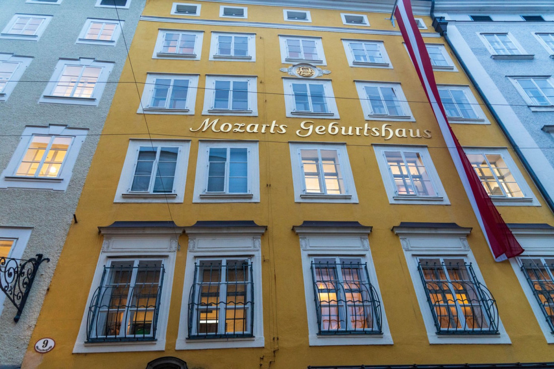 Kraljevstvo barokne lepote i veličanstvenih dvoraca: Posetite bajkoviti grad u podnožju večnih planina (FOTO)