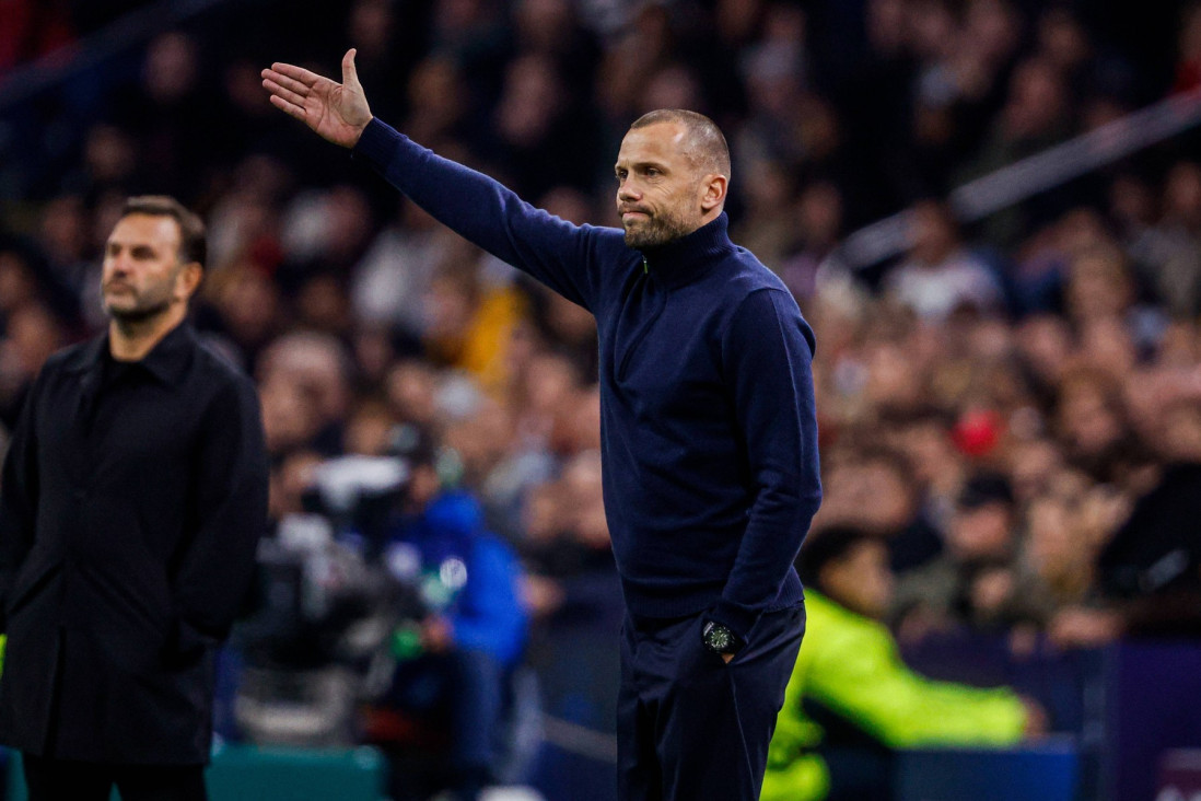 Ajaks napravio prvi korak ka povratku Ten Haga - Hejtinga dobio otkaz!