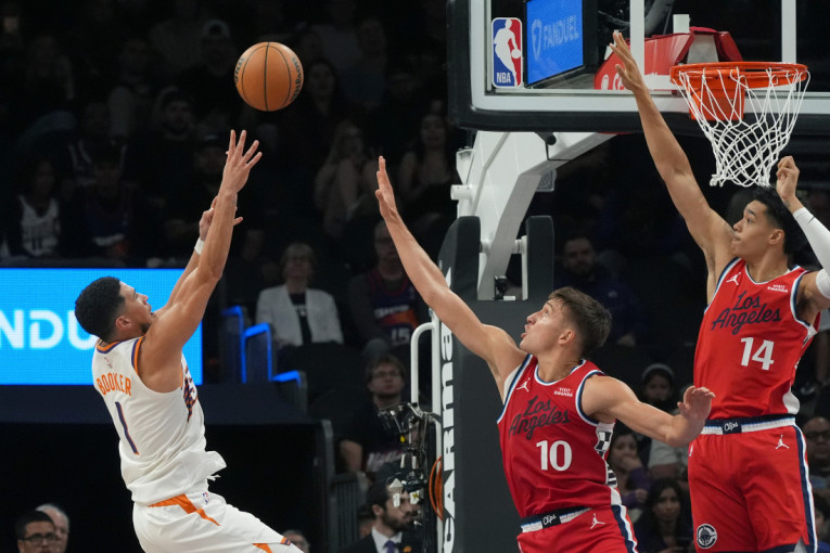 Kada je sudija odsvirao kraj, Zvezdin junak je pao u trans: Pogledajte kako je slavio Marko Arnautović (VIDEO)