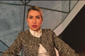 Jovana Jeremić u ovom izdanju vodi jutarnji program: Uvukla se u minić, pa zapalila studio! (FOTO)