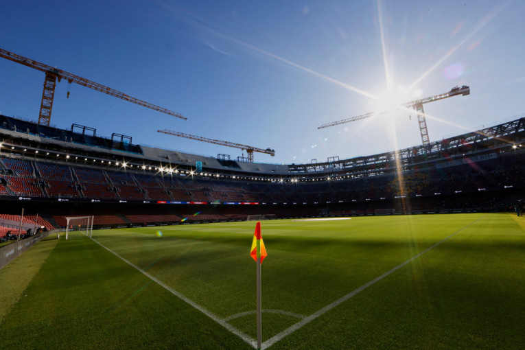 Ponovo radi "Nou Kamp"! Fudbaleri i navijači Barselone posle 2 i po godine opet na kultnom stadionu (FOTO/VIDEO)