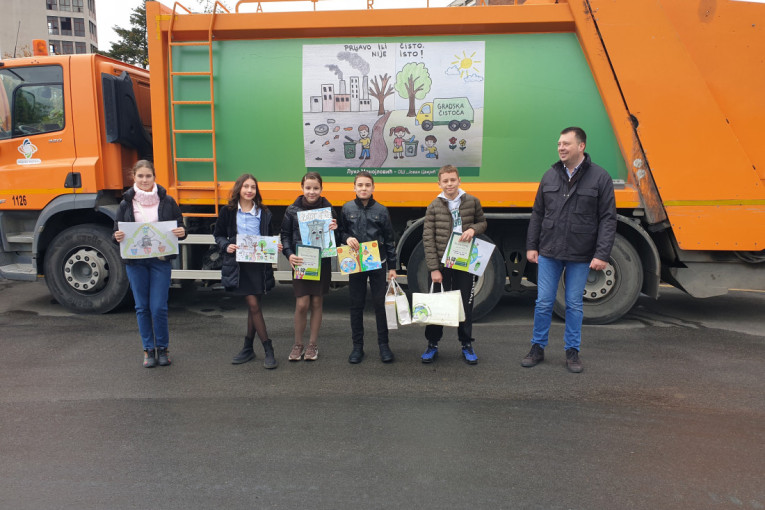 V.d. Marko Popadić uručio nagrade pobednicima likovnog konkursa „Gradske čistoće“ –  „Prljavo ili čisto nije isto!“