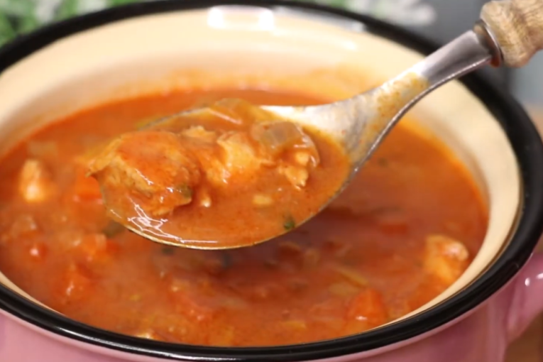 Recept dana: Pileći saft na starinski način je bogatstvo ukusa za pravi domaći ručak