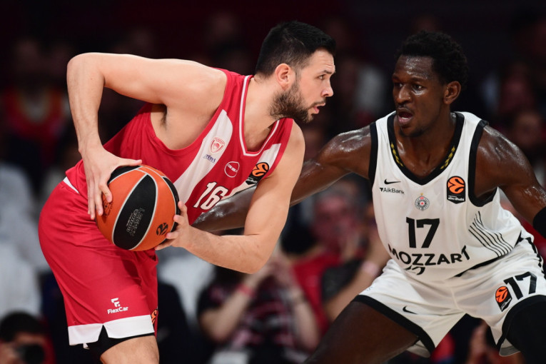 Partizan pobedio sam sebe u Pireju: Olimpijakos slavio na greškama i promašenim zicerima crno-belih!