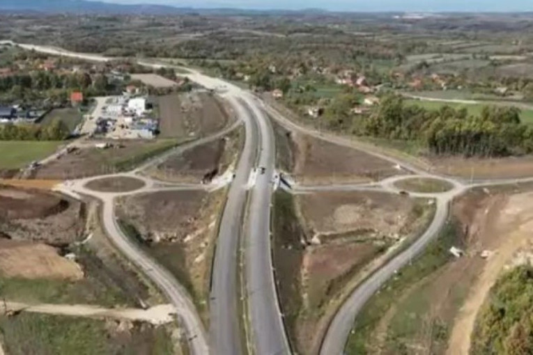 Bežite od medveda: Pojeo je svu zaradu, a evo šta se tek očekuje