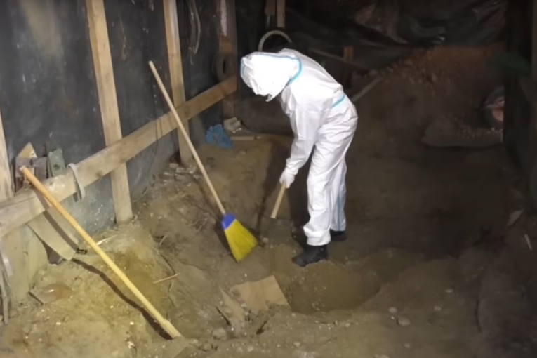 Miroljubov brat uplakan ispred kuće užasa! Stigle vesti o majci i sinu koji su upucani u masakru kod Babušnice