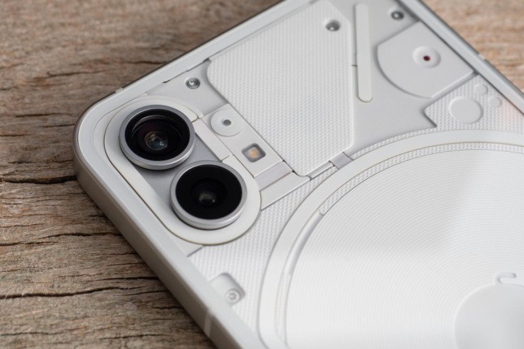 iPhone 18 Pro bi mogao da bude providan: Apple se vraća retro stilu i kopira trendove drugih proizvođača