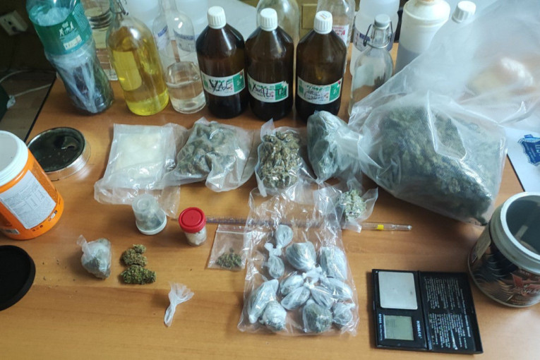 Racija obrenovačke policije: U kući heroin, marihuana i amfetamini
