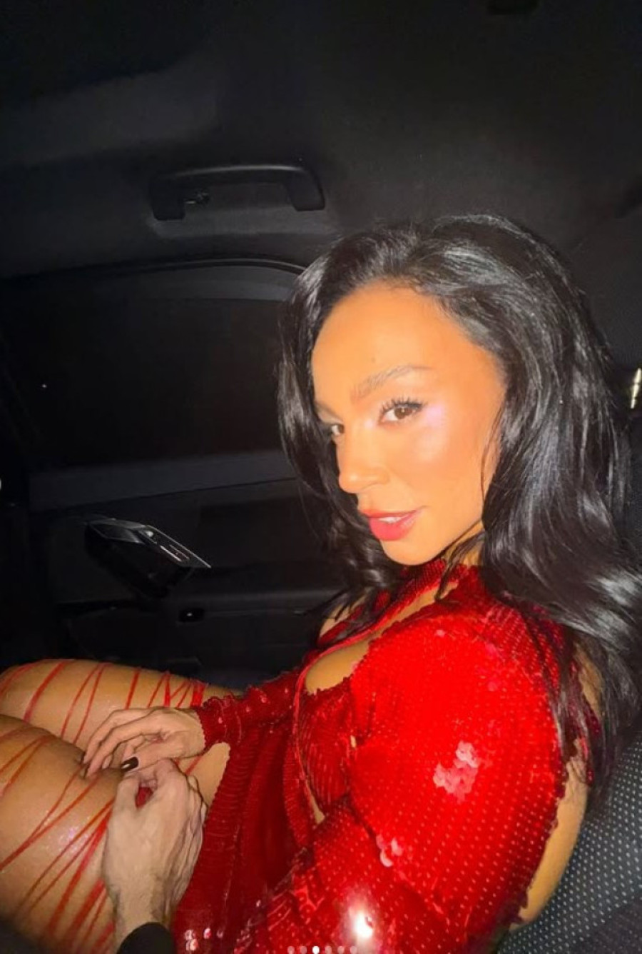 Edita u akciji sa dečkom na zadnjem sedištu besnog automobila! Oglasila se prvi put posle saznanja da ima momka!