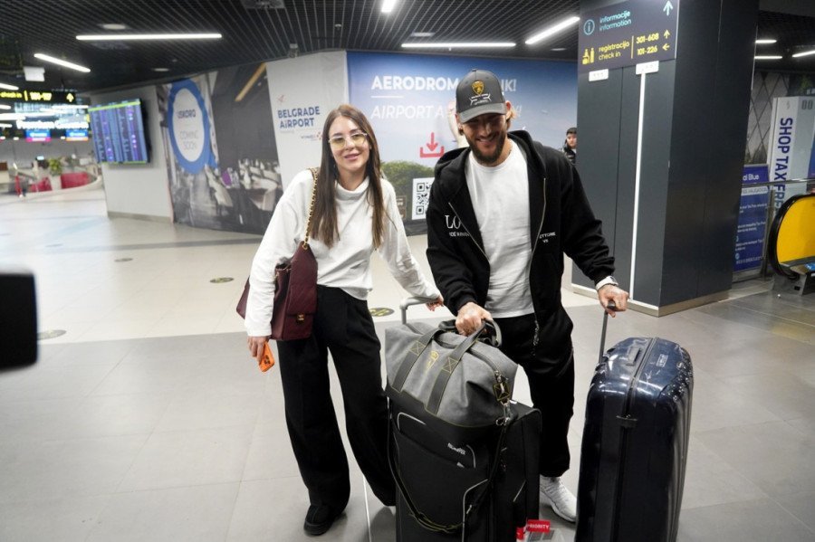 Sija dom porodice Nemanje Gudelja za praznike: Vanja pozira u pidžami, a ovo joj je obeležilo decembar