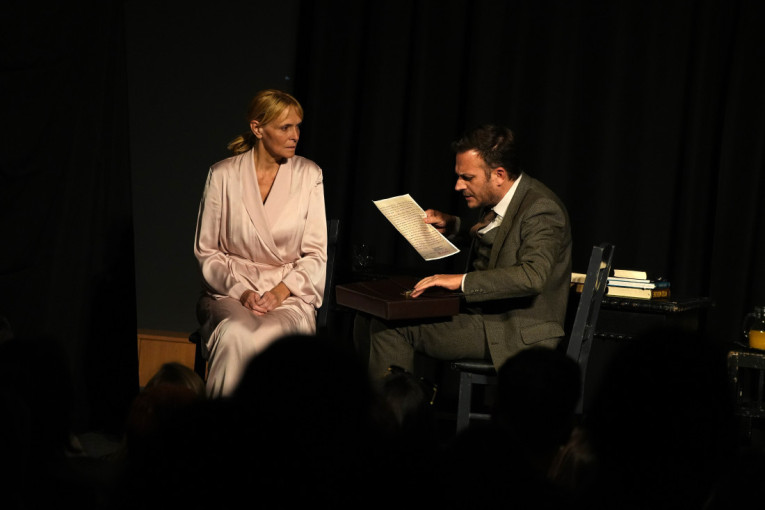 Humanost i umetnost ruku pod ruku: Drama "Lutka sa kreveta broj 21" sa scene SNP-a na sceni Fondacije Mozzart