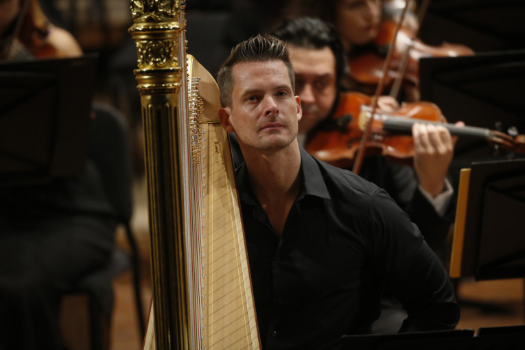Svetski superstar koji na harfi može da izvede nešto neverovatno: Sa Beogradskom filharmonijom priprema spektakl na Kolarcu