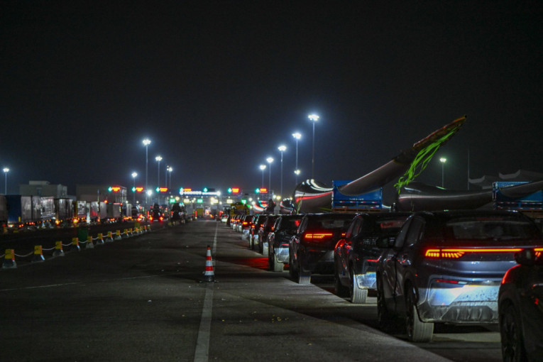 Šok na prelazu kod Dimitrovgrada: Blanko kartice, čitači, oprema za kopiranje i droga - sve nađeno kod Bugarina (FOTO)