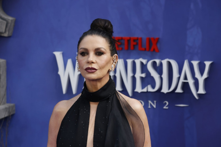 Ketrin Zita-Džons otkrila sa kim bi volela da glumi u trećoj sezoni "Srede": Ubiće me kad ovo bude čuo (FOTO)