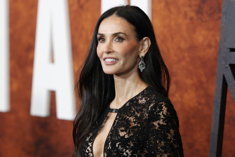 Kožne gaće, muška intima i gola zadnjica: Kolekcija za proleće/leto 2026 Žan-Pola Gotjea je bila još provokativnija iza scene (FOTO)