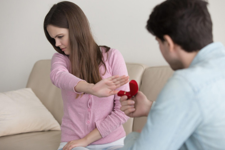 Odbila verenički prsten od 775 evra jer je dečko nije slušao: I pored javne blamaže, ljudi kažu da je u pravu (FOTO)