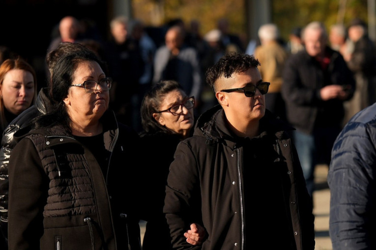 Potresan govor Marije Šerifović na sahrani oca: Nije mogla sama da ga pročita