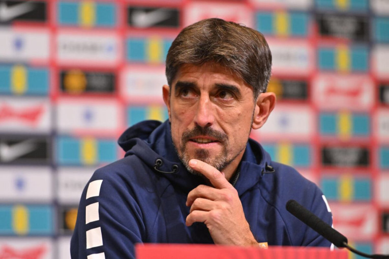 Urnebesni video iz Engleske: Ovog sudiju ništa ne može da otera sa terena