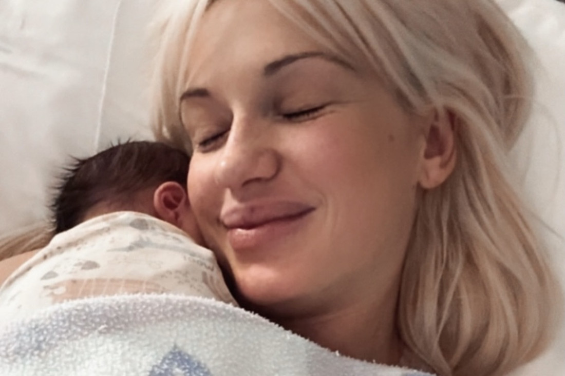 "Naš prvi sneg!" Anja Mit podelila neodoljivu fotku sa sinom, baš uživa u majčinstvu!