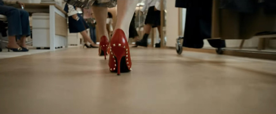 Dramatičan susret u liftu, crvene štikle i čuvena Madonina pesma: Pogledajte prve kadrove iz filma "Đavo nosi Pradu 2" (VIDEO)