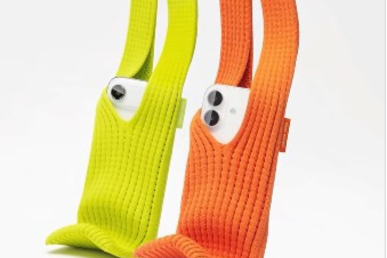 Znate li koliko košta Appleova “izrezana čarapa”? Mreže se grohotom smeju, fanovi luduju. Jasno je da se kupuje sve s logom jabuke (VIDEO)