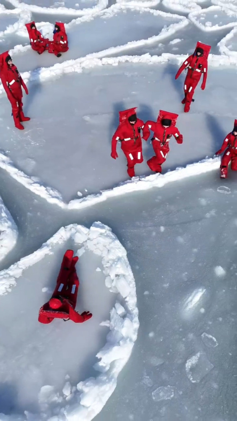 Nova hit-atrakcija na severu Evrope: Plutanje među santama leda je avantura za one koji se ne plaše zime (FOTO)