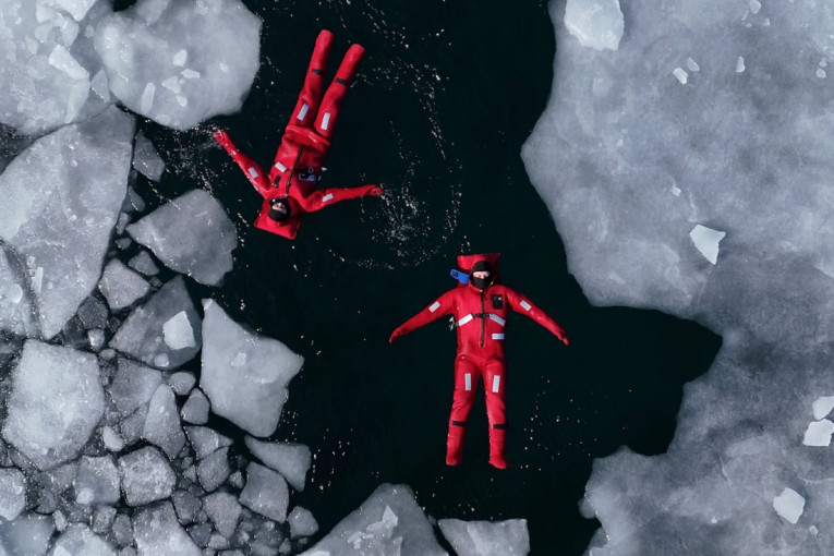 Nova hit-atrakcija na severu Evrope: Plutanje među santama leda je avantura za one koji se ne plaše zime (FOTO)