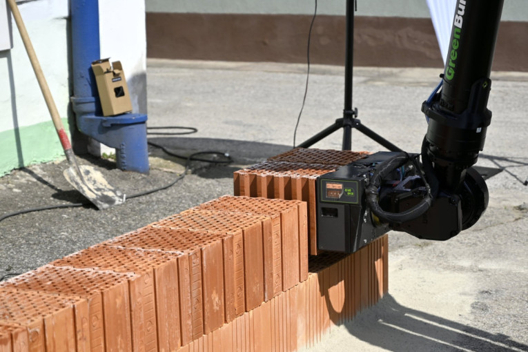 Od temelja do krova za tri dana: Robot sazidao kuću od 100 kvadrata! (FOTO)