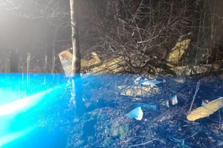 Prve slike sa mesta nesreće gde se srušio avion u Hrvatskoj: Evo šta su zatekli vatrogasci! (FOTO/VIDEO)
