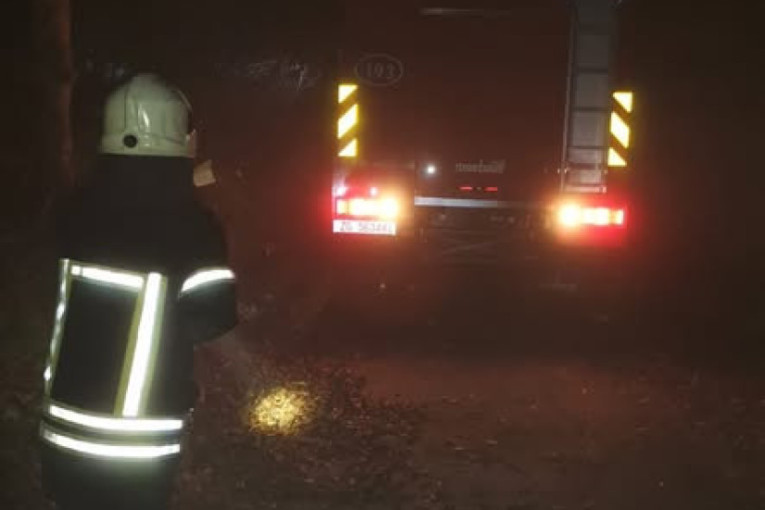 Prve slike sa mesta nesreće gde se srušio avion u Hrvatskoj: Evo šta su zatekli vatrogasci! (FOTO/VIDEO)