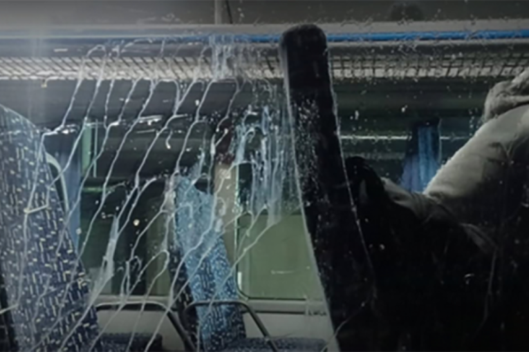 Napadnuti srpski đaci u Hrvatskoj! Deca iz Neština i Vizića gađana jajima (FOTO)